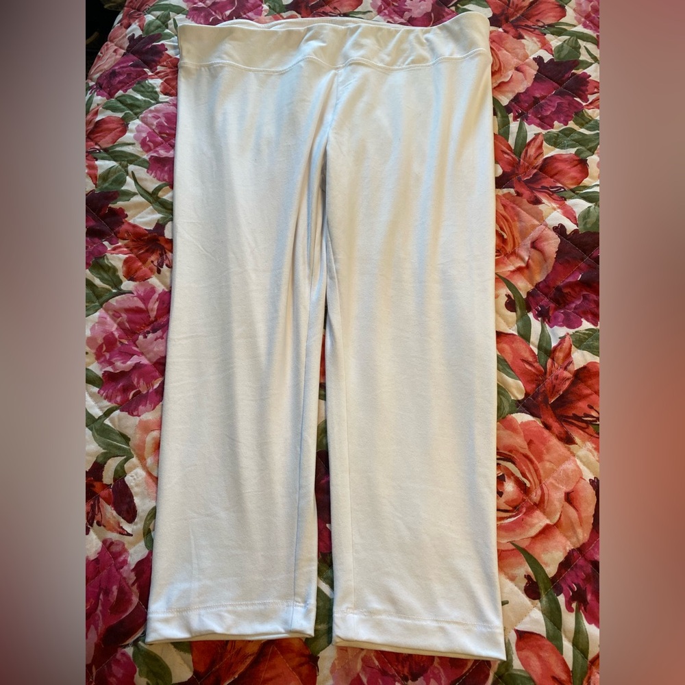 White capris leggings